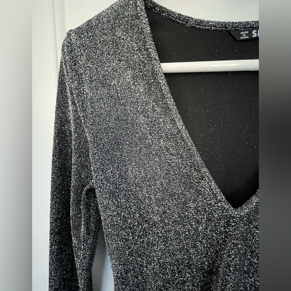 SHEIN Silver Sparkling Long Sleeve V-Neck Top sz M - Picture 2 of 4